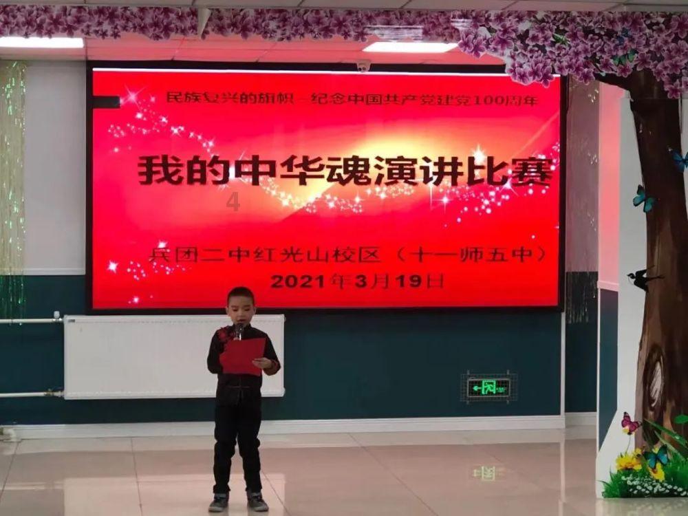 迷路的可爱男孩